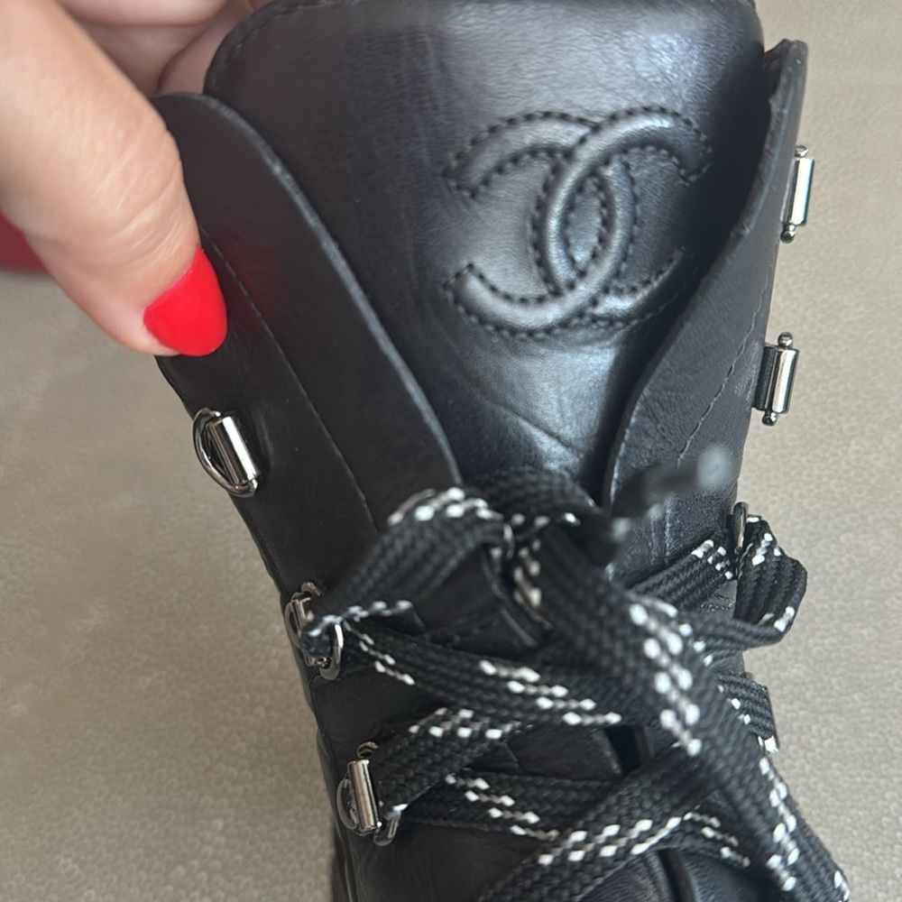 Gently worn Chanel leather quilted combat boots w/box & dust bag 38.5 - Picture 5 of 8